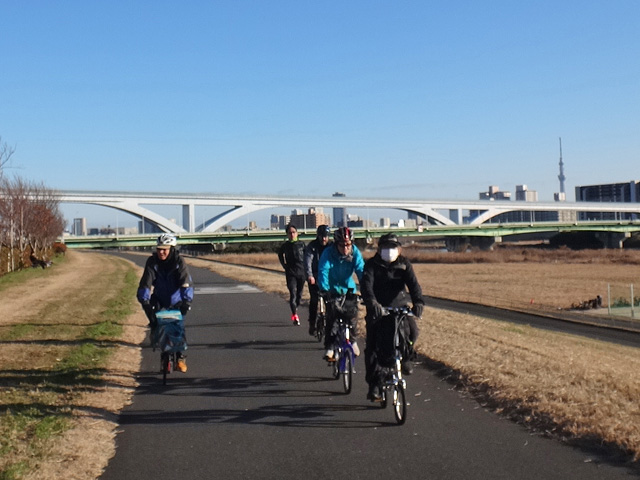 荒川左岸サイクリングロードを行く