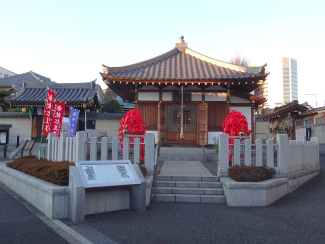 東覚寺　赤紙仁王様
