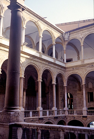 ノルマン王宮マクエダの中庭