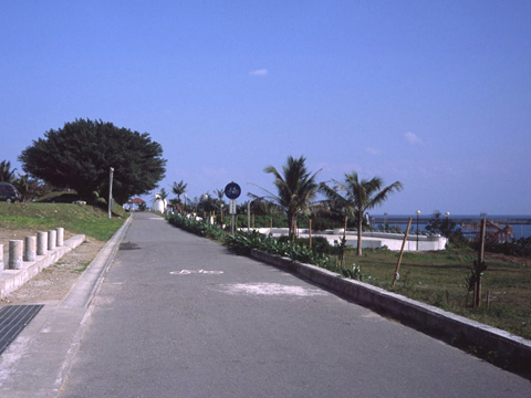 海辺の自転車道と公園