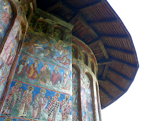 フモール修道院の外壁のフレスコ画