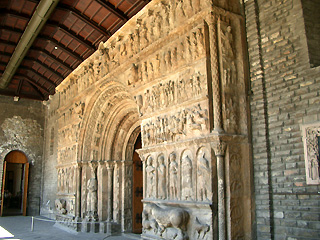 サンタ・マリア修道院の正面玄関