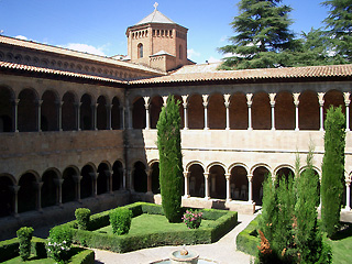 サンタ・マリア修道院の回廊