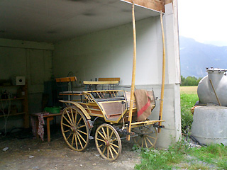 農家の納屋にあった馬車
