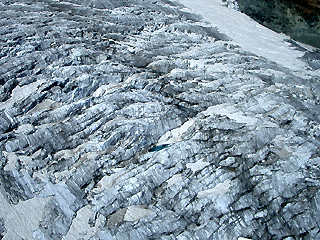 テオドール氷河のクレバス