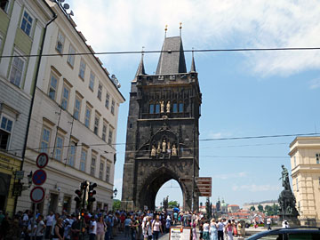 旧市街側の橋塔