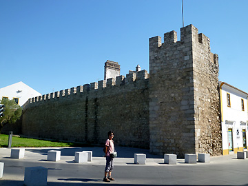 エヴォラ入口の城壁の門