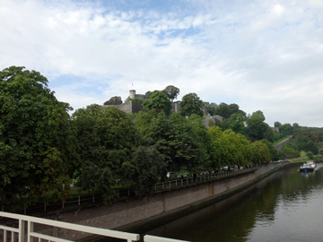 サンブル川とお城