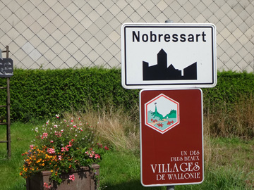 ノーブルサールと美しい村の標識