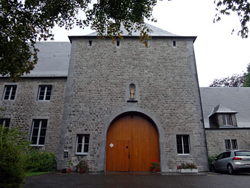 スクールモン修道院の入口