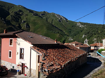 小さな集落と教会