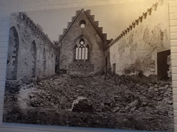 廃墟となった王堂の写真