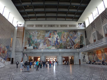 大ホールの壁画1