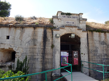 ツィリスト岬砦入口
