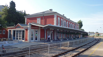 プーラ駅