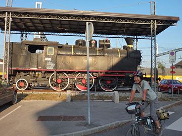 駅横の蒸気機関車