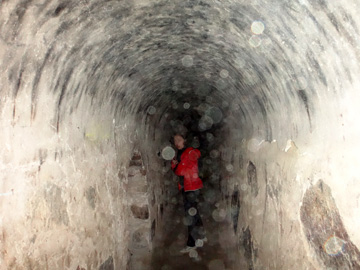 秘密地下トンネル