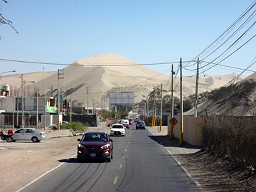 ワカチナの砂の山