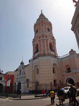サント・ドミンゴ教会の塔