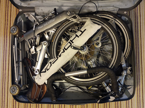 スーツケースに入った自転車