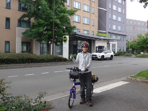 ロアシー＝アン＝フランスのホテル前