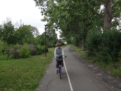 宿近くの自転車道