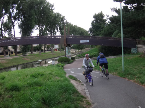 『失われた庭園の歩道橋』