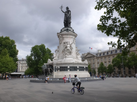 レピュブリック広場