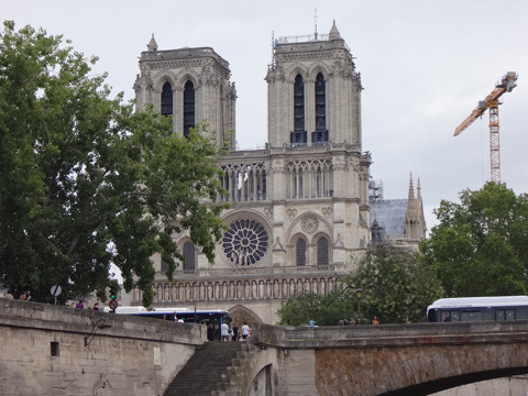 ノートルダム寺院の2つの鐘楼