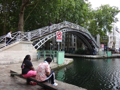 ジェーン・バーキン歩道橋