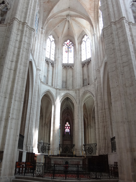 サン・ジェルマン修道院の教会堂内部