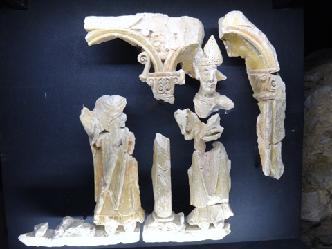 発掘遺構展示物