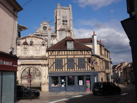 サン＝ピエール・アン・ヴァレ教会付近