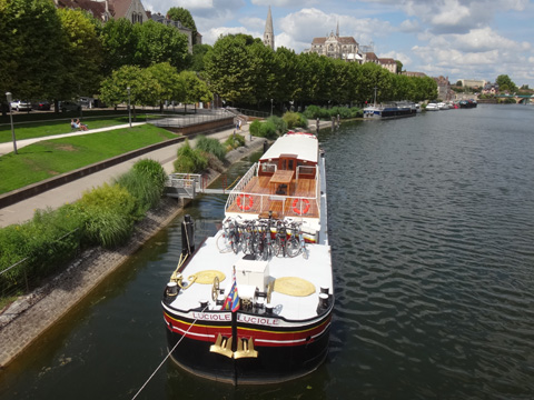 自転車を積んだボート