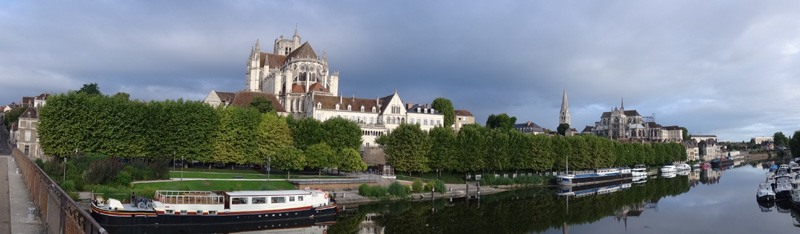 ヨンヌ川とオーセール旧市街