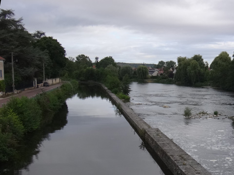 ヨンヌ川とニヴェルネ運河
