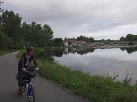 ベロンブルの堰をあとに