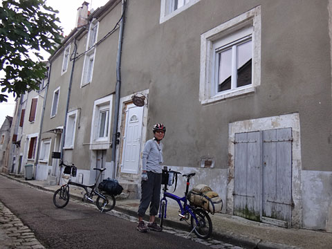 シャブリの宿を出発