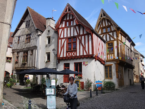 コロンバージュの家並み