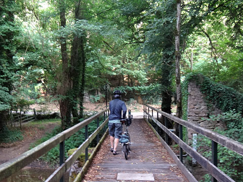 橋を渡って地道脱出