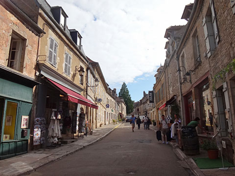 ヴェズレーの丘への道