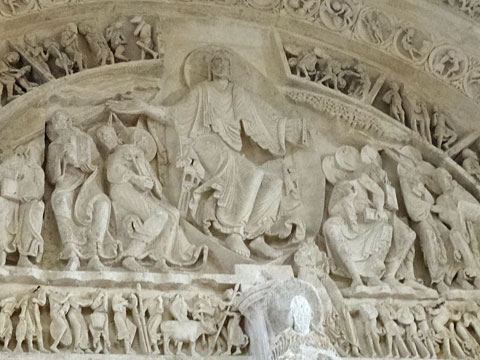 ティンパヌムの彫刻