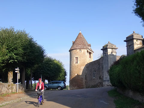 アヴァロン南端の城門