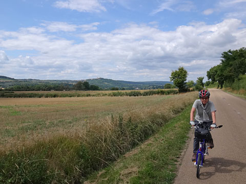 田舎道を進むサリーナ