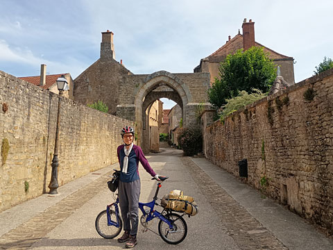 モントレアル村の下の門