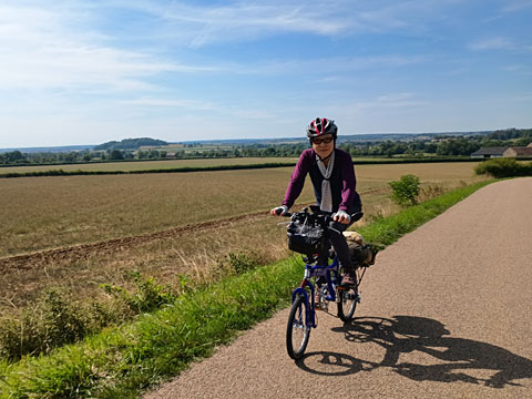 平原を北東へ向かう