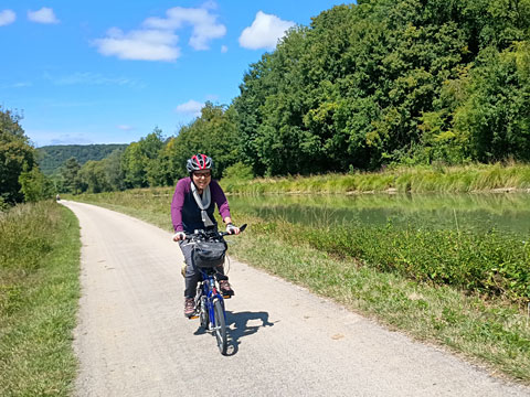 ブルゴーニュ運河のサイクリングロード
