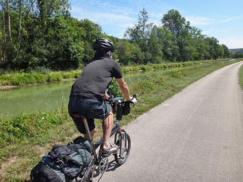ペダルを漕ぐサイダー