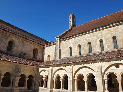 教会に接続した修道士たちの建物