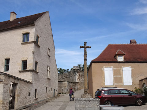 十字架と要塞の壁